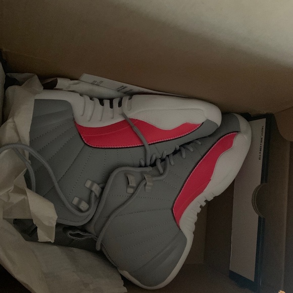 Brand new youth Jordan’s size 5